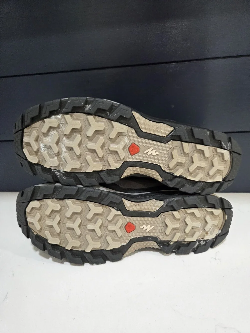Quechua Men's Gray and Black Hiking Boots 500 Waterproof Size 9